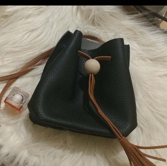 Black leather mini crossbody bucket bag - Picture 5 of 6
